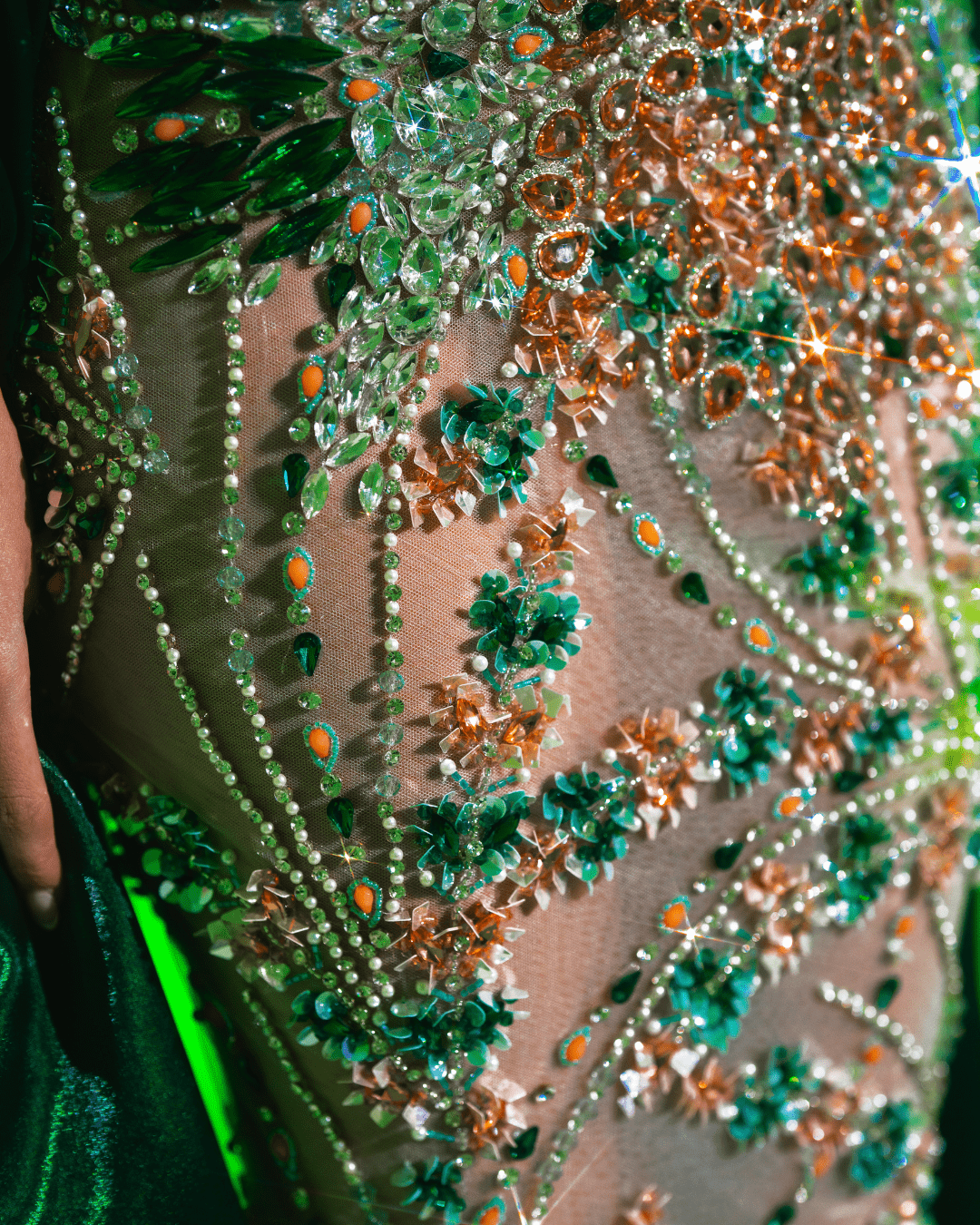 Sugesa Green Long Sleeveless Dress with Crystals and Cape - BLINI